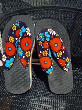 Flip Flops Floral and Puffy Wedge Rainbow Side Wall Platform
